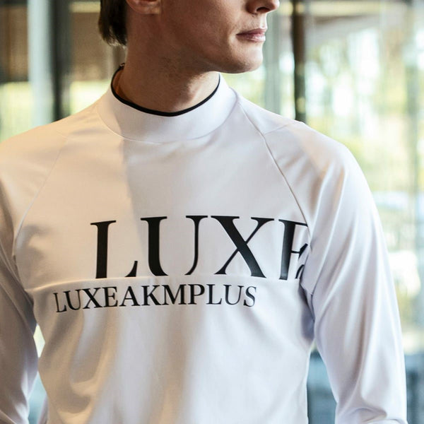 LUXEAKMPLUS(リュクスエイケイエムプラス)　ゴルフ フロントロゴモックネックロングTシャツ