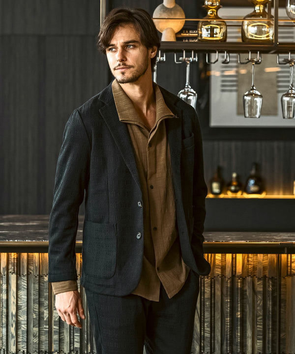 ウノピゥウノウグァーレトレリラックス　ブラックジャガードジャケット