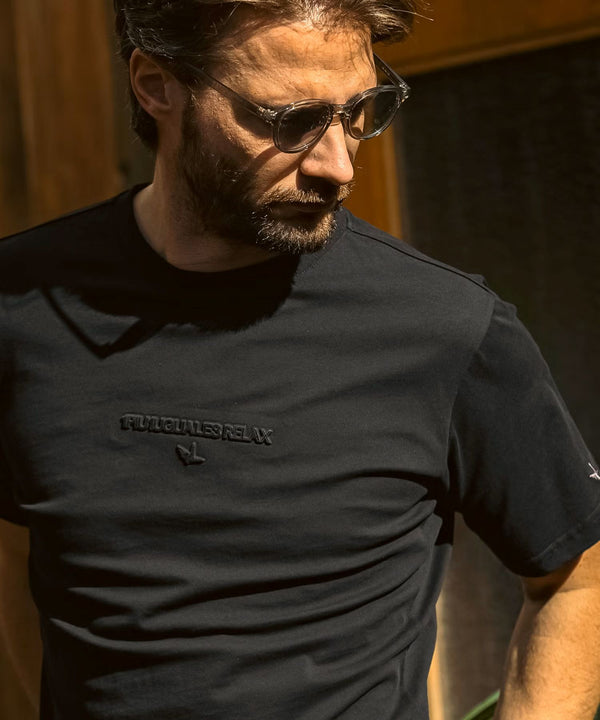 ウノピゥウノウグァーレトレリラックス　エンボスロゴ半袖Tシャツ