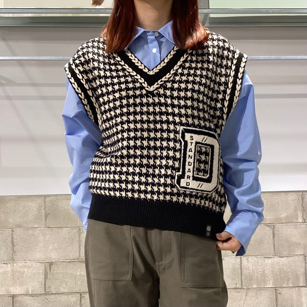 DOUBLE STANDARD CLOTHING ダブルスタンダードクロージング　DSC / Dロゴ刺繍 ニットベスト