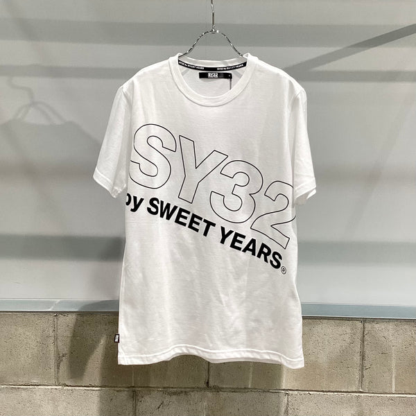 SY32 by SWEET YEARS/エスワイサーティーツーバイスウィートイヤーズ　SLASH BIG LOGO TEE